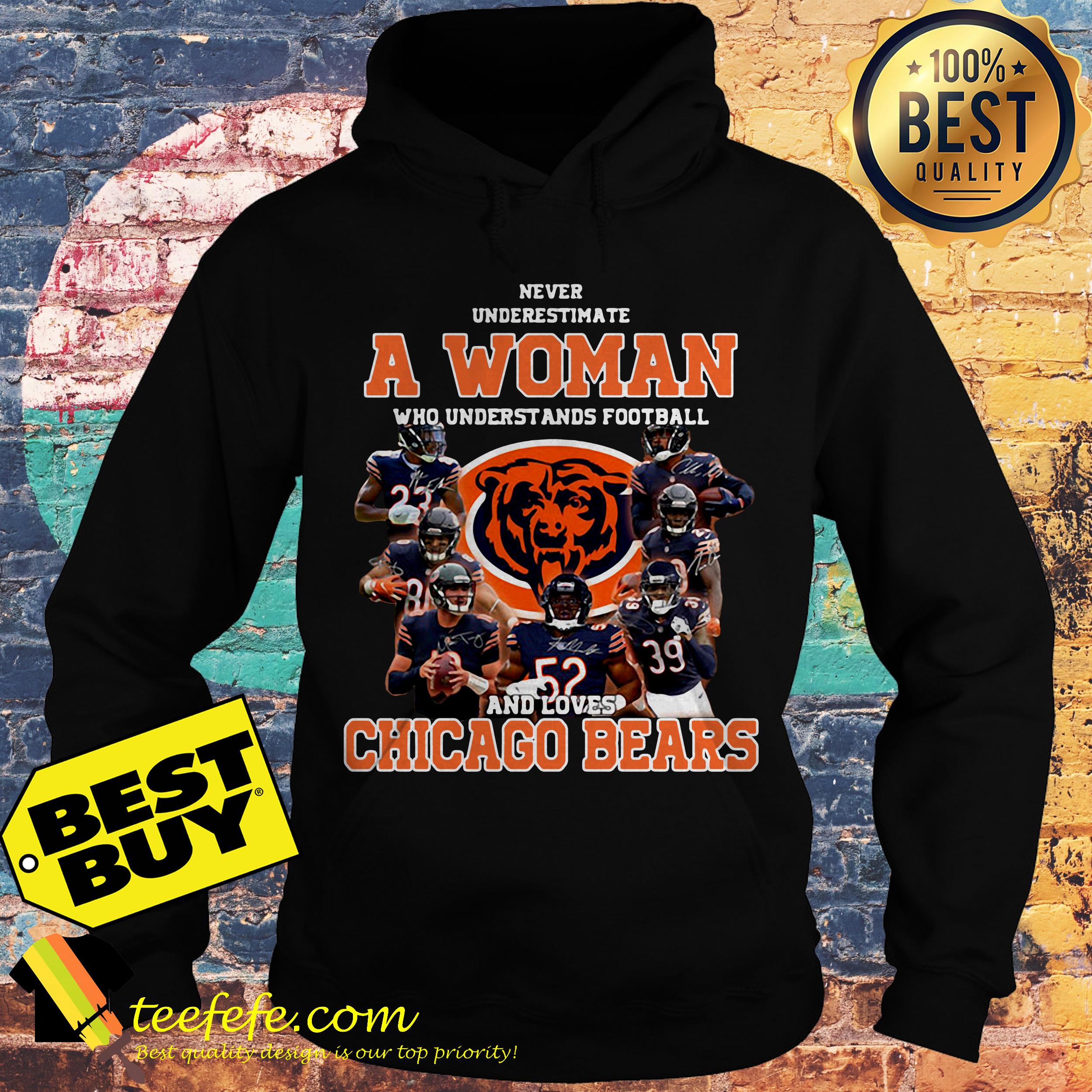 Never underestimate a woman who understands football loves Chicago Bears hoodie