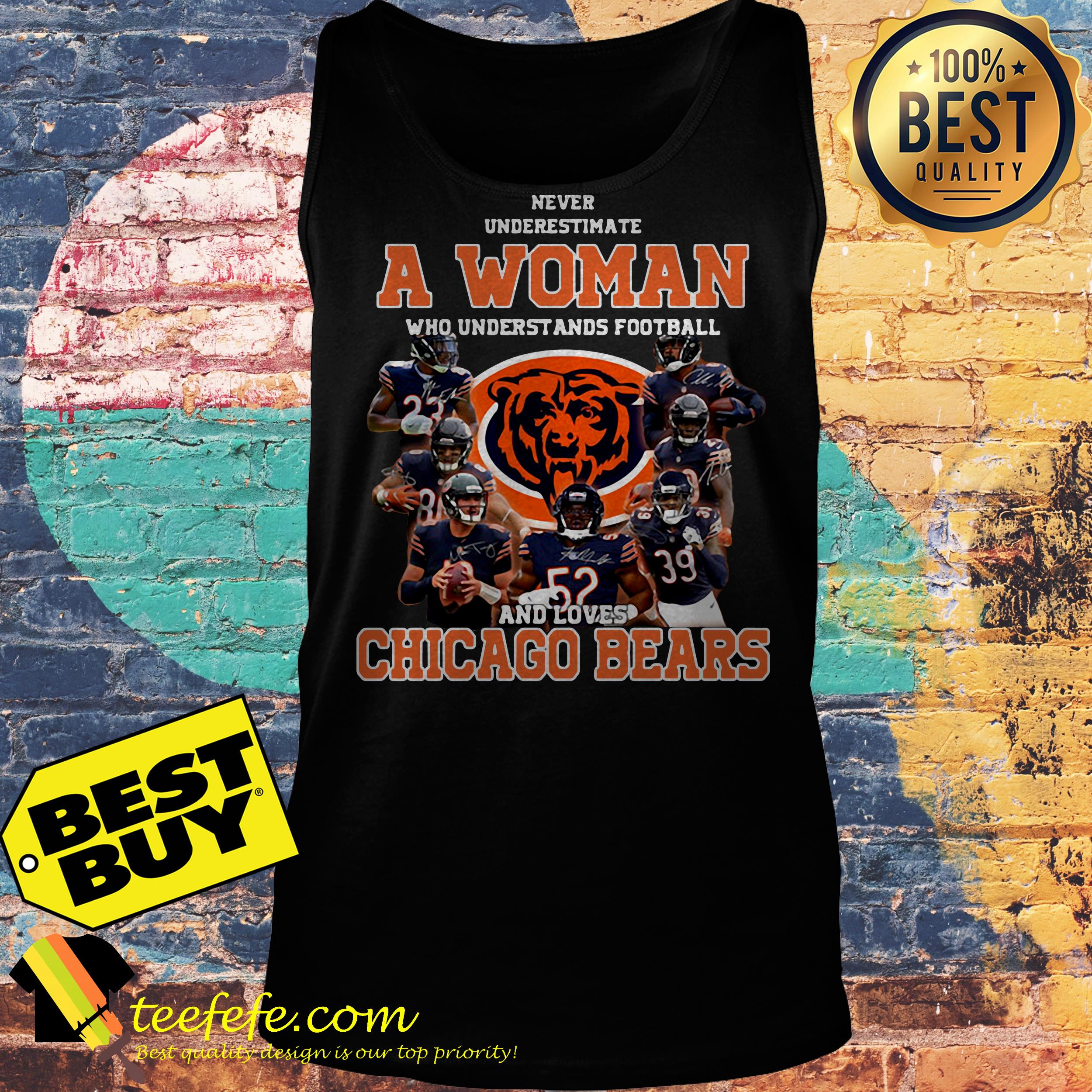 Never underestimate a woman who understands football loves Chicago Bears tank top