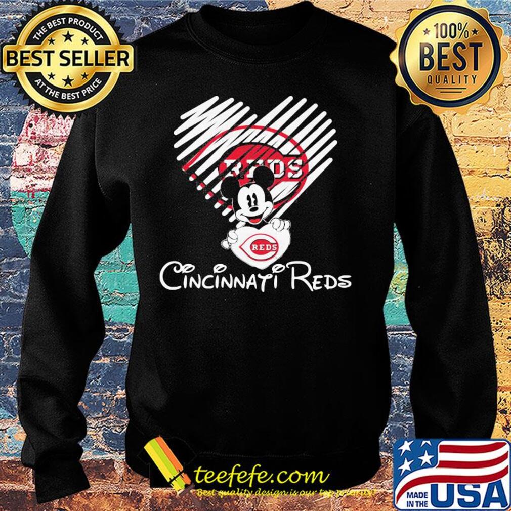 Mickey mouse hug heart cincinnati reds logo s Sweater Mickey mouse hug heart cincinnati reds logo s Sweater