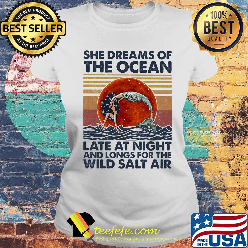 She Dreams Of The Ocean Late At Night And Longs For The Wild Salt Air Mermaid Moon Vintage Retro Shirt Laides tee