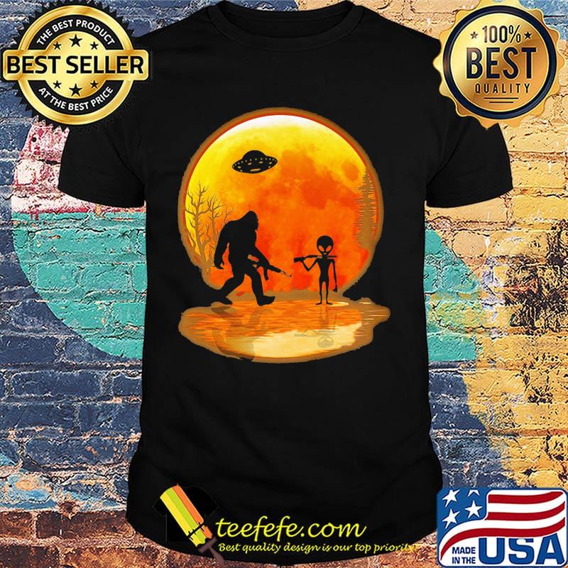 Bigfoot UFO hunter alien moon blood shirt Bigfoot UFO hunter alien moon blood shirt
