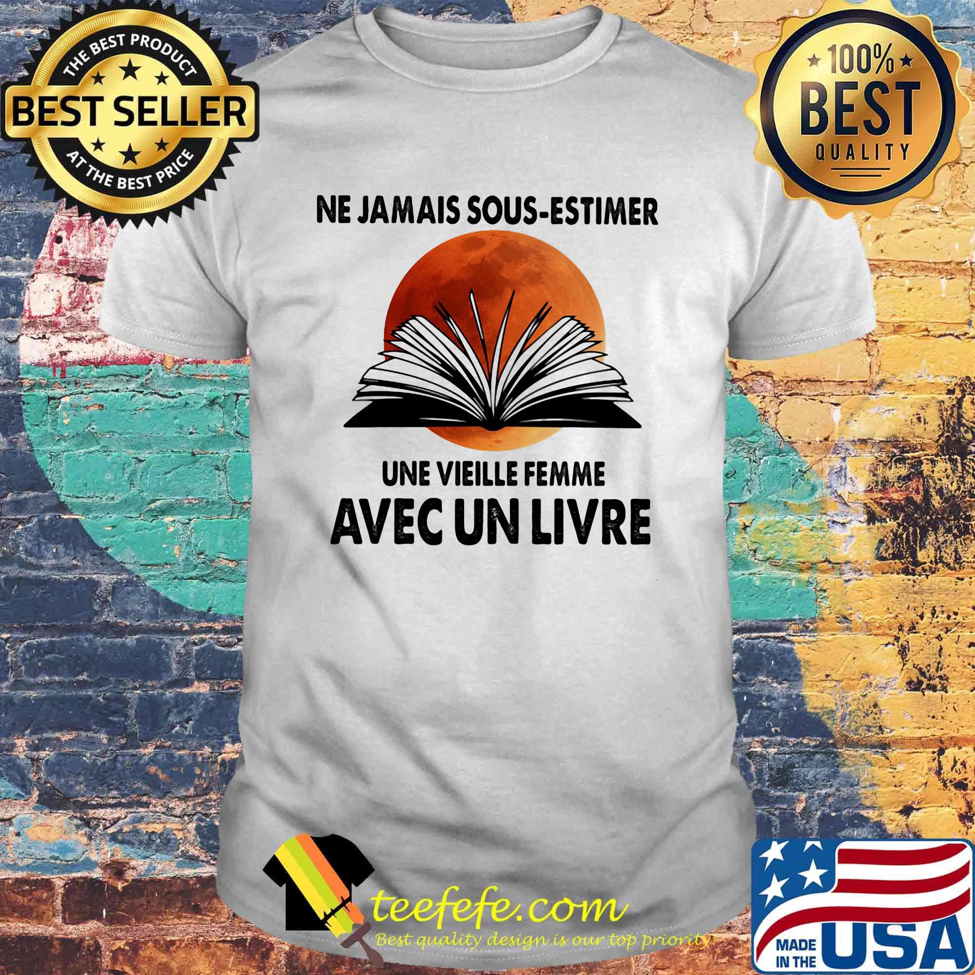 Ne jamais sous-estimer une vieille femme avec un livre moon blood shirt