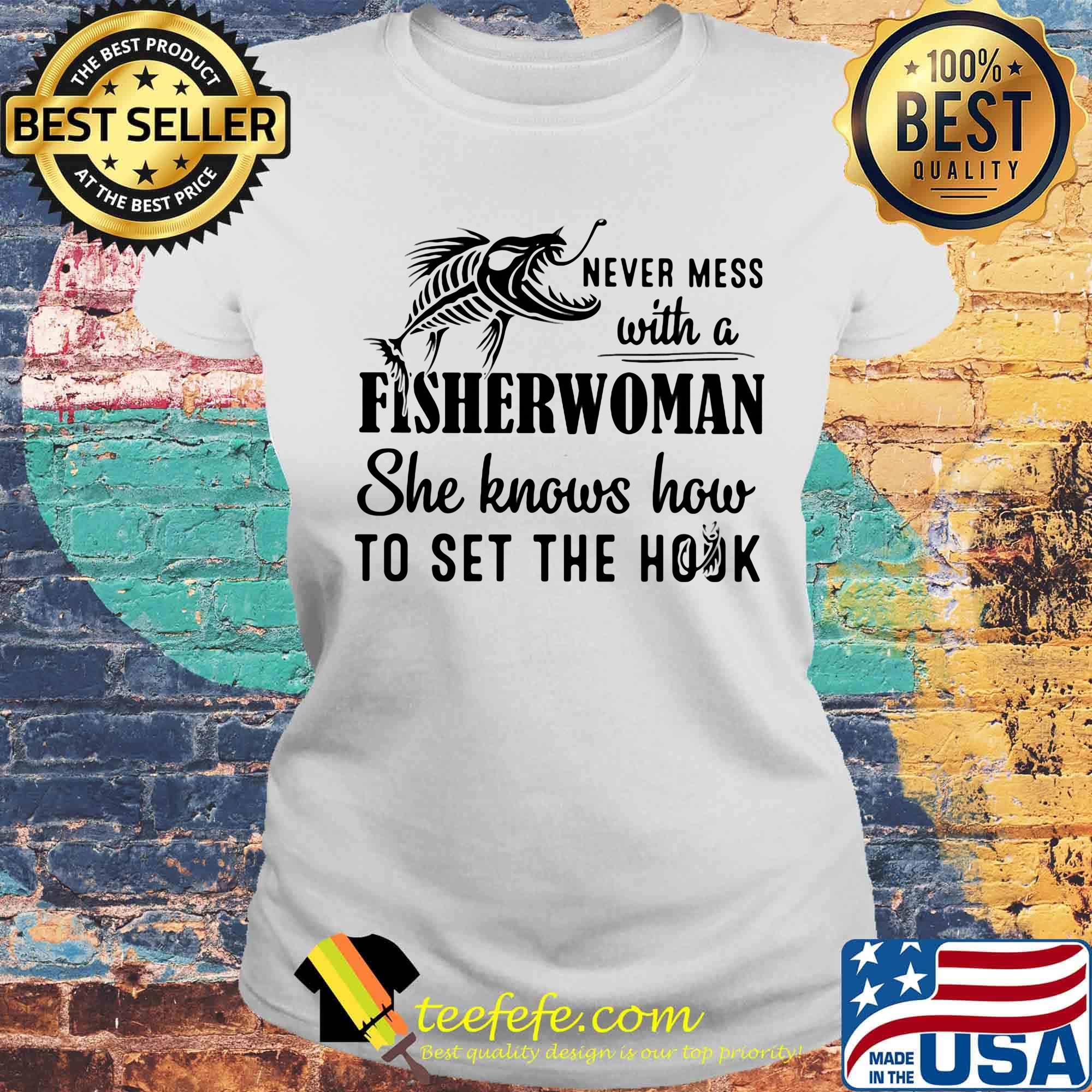 Never mess with a fisherwoman she knows how to set the hook s Laides tee Never mess with a fisherwoman she knows how to set the hook s Laides tee