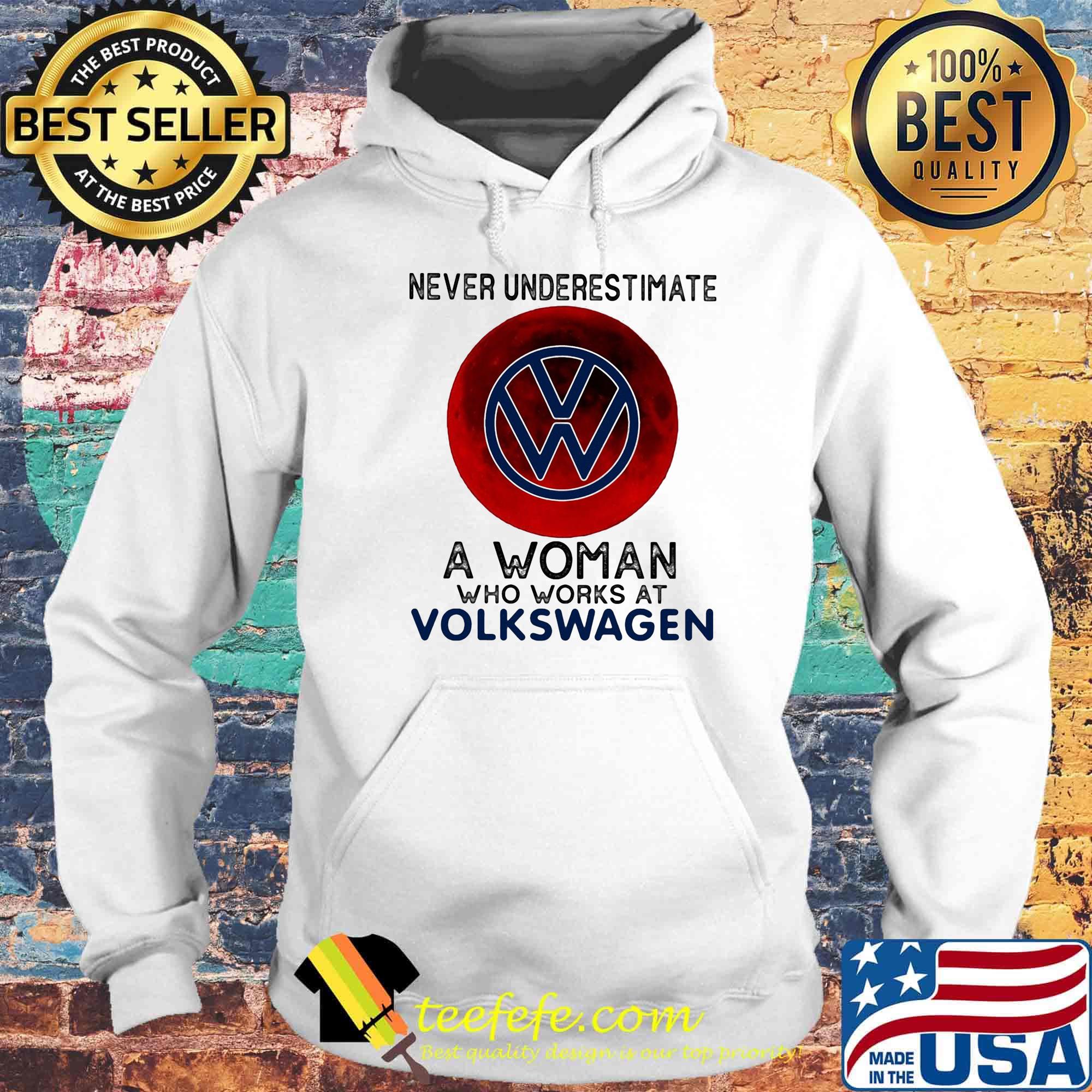 Never underestimate a woman who works at volkswagen sunset s Hoodie Never underestimate a woman who works at volkswagen sunset s Hoodie