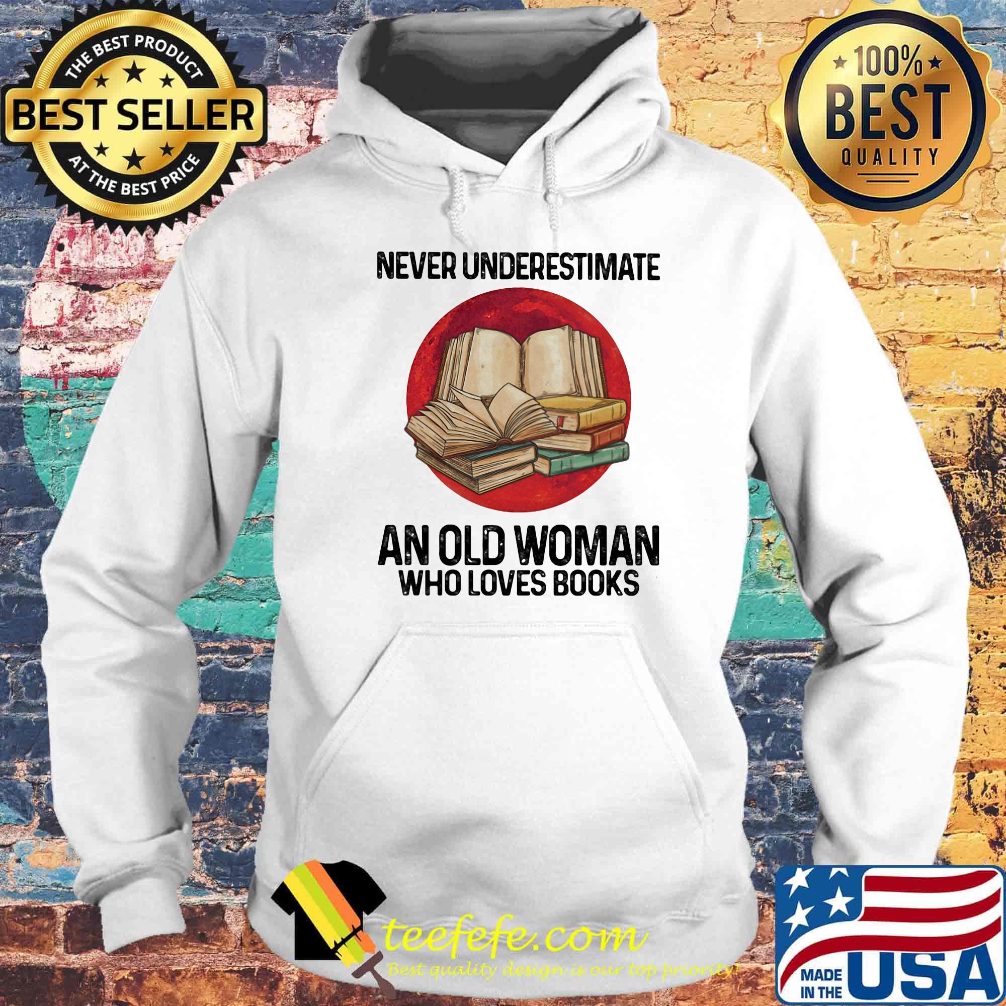 Never underestimate an old woman who loves books sunset s Hoodie Never underestimate an old woman who loves books sunset s Hoodie