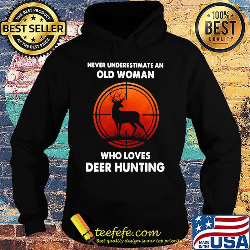 Never underestimate an old woman who loves deer hunting s Hoodie Never underestimate an old woman who loves deer hunting s Hoodie