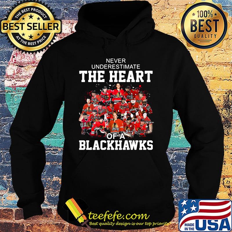 Never underestimate the heart of a chicago blackhawks signatures s Hoodie Never underestimate the heart of a chicago blackhawks signatures s Hoodie
