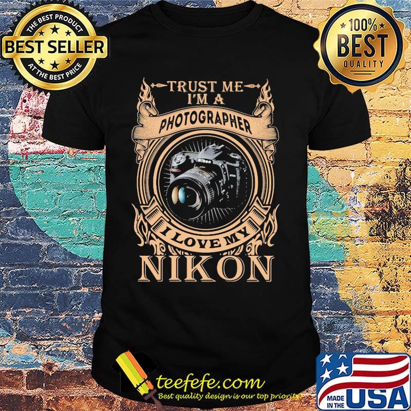 Trust me i'm a photographer i love my nikon shirt Trust me i'm a photographer i love my nikon shirt