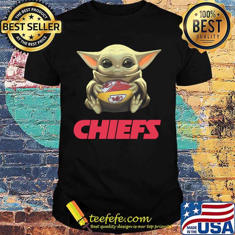 Baby yoda hug kansas city chiefs football shirt Baby yoda hug kansas city chiefs football shirt