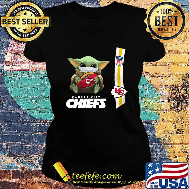 Baby yoda mask hug kansas city chiefs nfl s Ladies tee Baby yoda mask hug kansas city chiefs nfl s Ladies tee