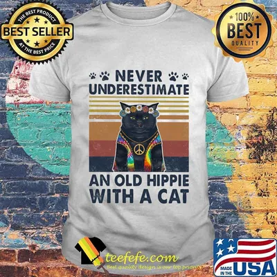 Black cat Never underestimate an old hippie with a cat vintage retro shirt