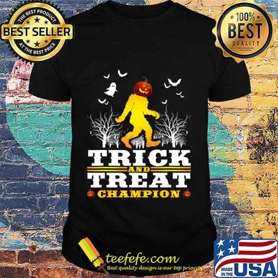 Funny Halloween Bigfoot With Pumpkin Costume T-Shirt