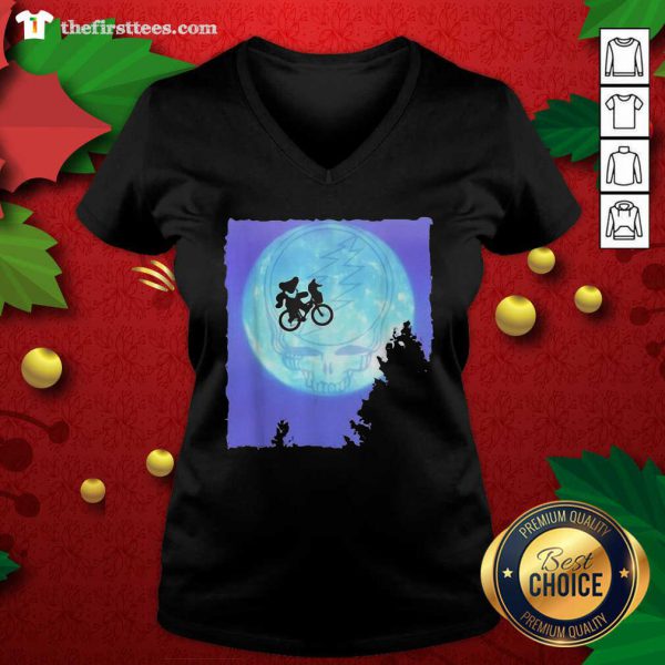 pretty-bear-cycling-the-moon-grateful-dead-v-neck-600x600-1.jpg