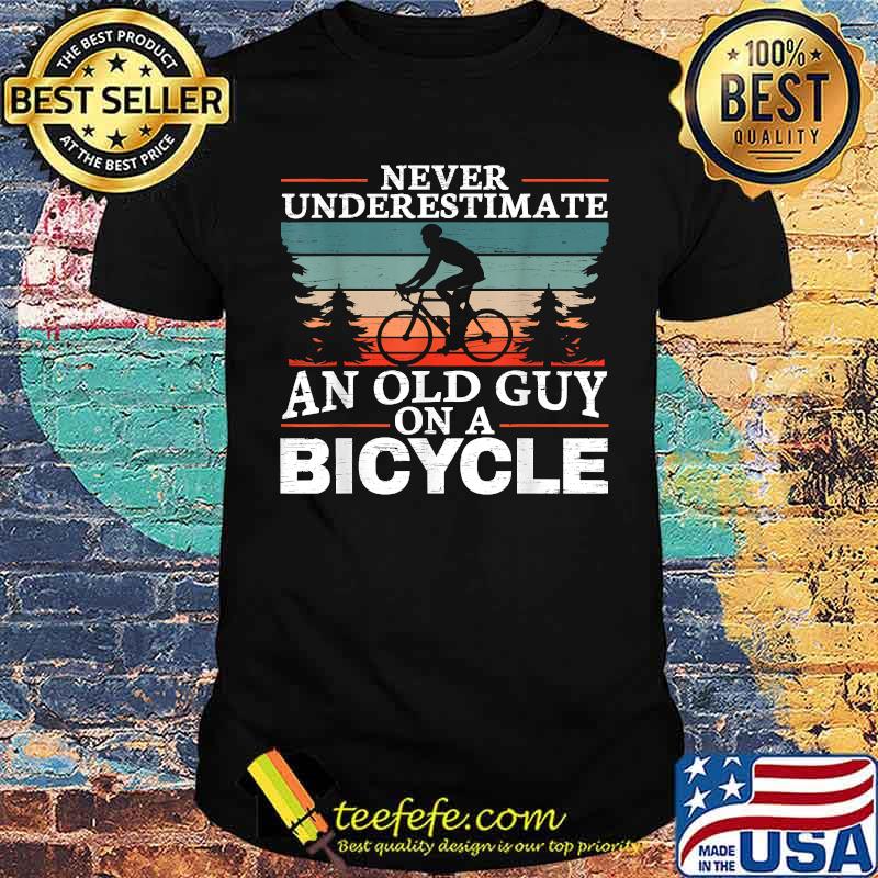 Never Underestimate An Old Guy On Cycling man Vintage T-Shirt