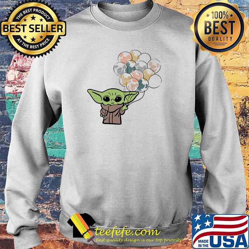 Yoda holding ballon mickey Sweater Yoda holding ballon mickey Sweater