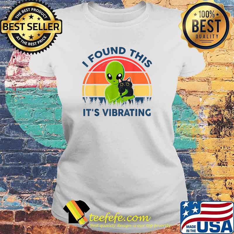 I Found This Its Vibrating Funny Cat Alien UFO Vintage Retro T-Shirt Laides tee I Found This Its Vibrating Funny Cat Alien UFO Vintage Retro T-Shirt Laides tee