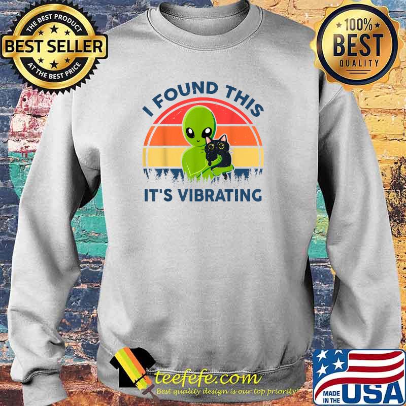 I Found This Its Vibrating Funny Cat Alien UFO Vintage Retro T-Shirt Sweater I Found This Its Vibrating Funny Cat Alien UFO Vintage Retro T-Shirt Sweater