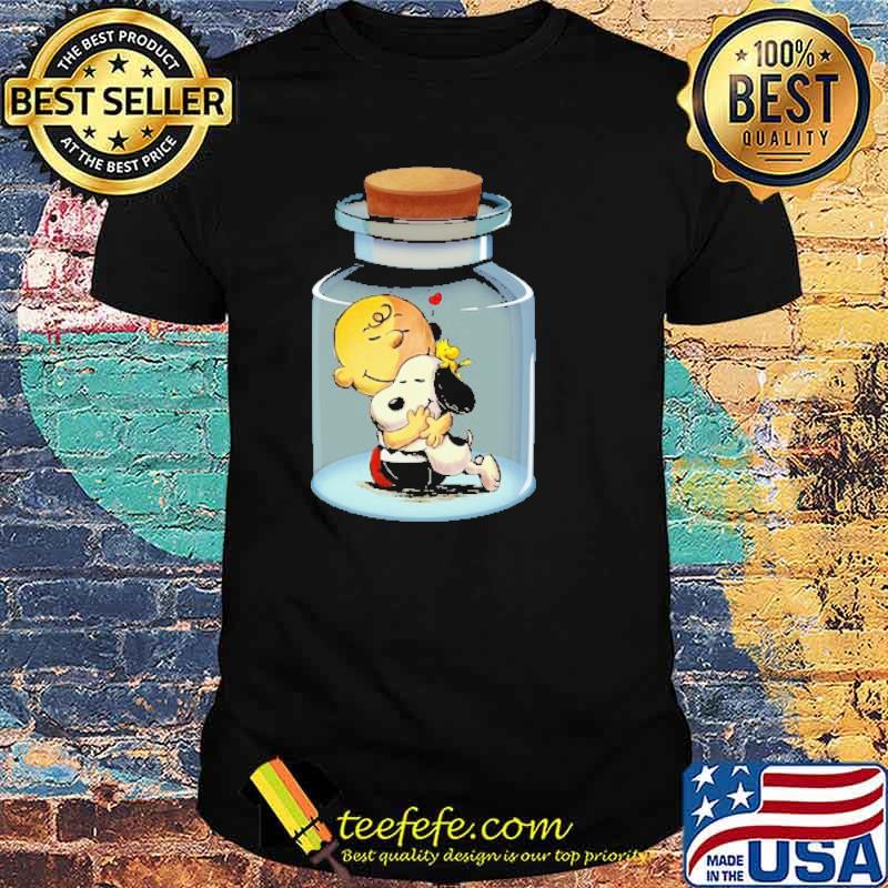 Charlie Brown Hug snoopy and woodstock on bottle shirt