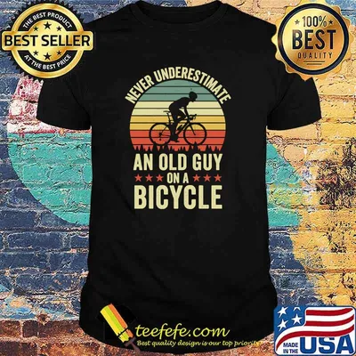 Never underestimate An Old Guy On A Bicycle Cycling Vintage T-Shirt