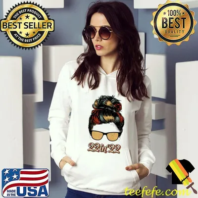 Retro 22 In 22 Birthday 2022 Messy Hair Bun Glasses Girl T-Shirt