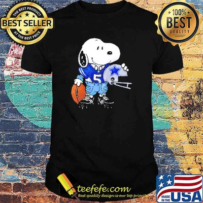Snoopy holding helmet dallas cowboy football shirt