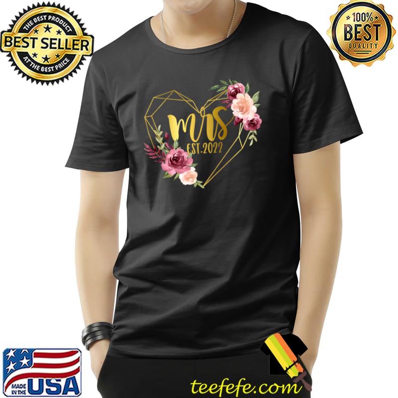Funny Floral Heart Mrs Est 2022 T-Shirt Unisex Funny Floral Heart Mrs Est 2022 T-Shirt Unisex