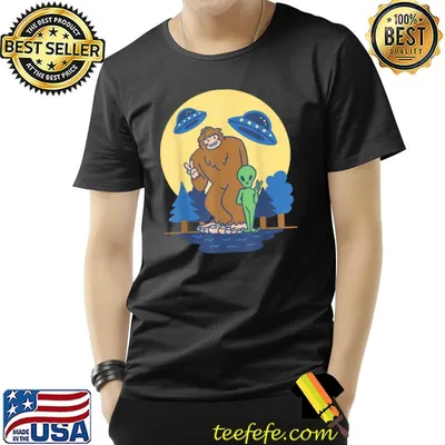 Bigfoot and Alien! UFO T-Shirt