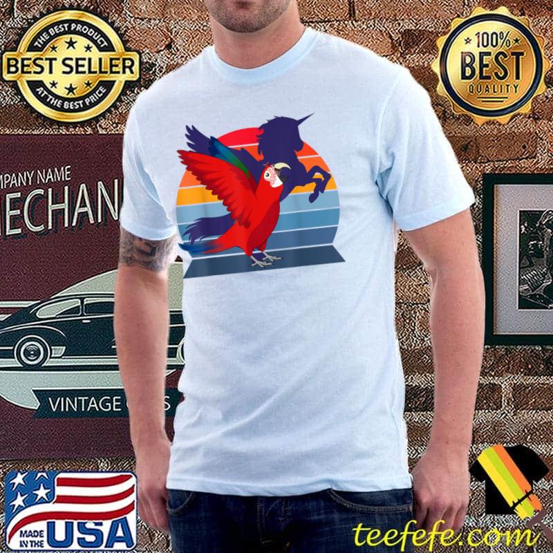 Retro Parrot I Winged Unicorn I Green-winged Macaw T-Shirt