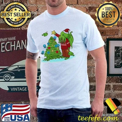 Cthulhu decorating christmas tree green art shirt