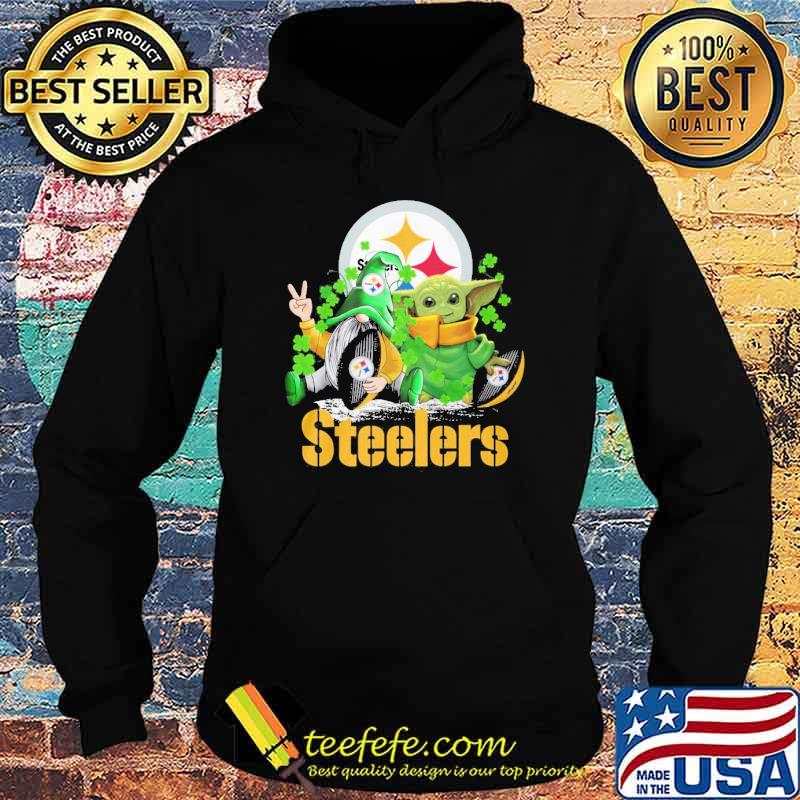 Gnome and Baby yoda hug Steelers St.Patrick's day shirt