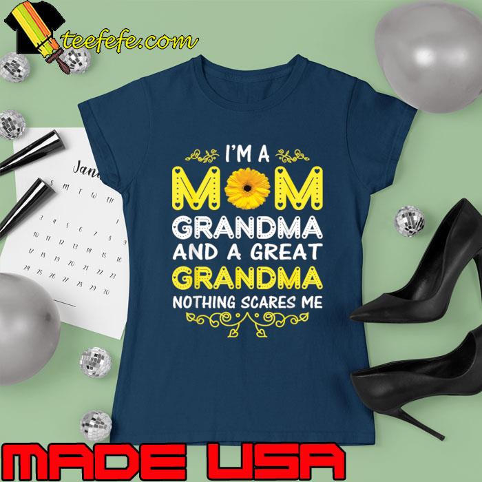 I'm A Mom Grandma Nothing Scares Me Grandma Mother's Day Flower T-Shirt