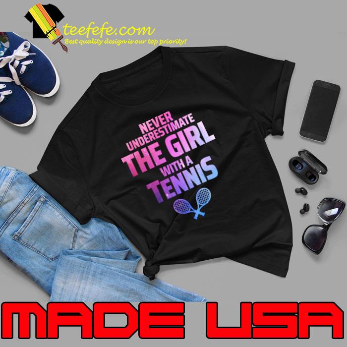 Never underestimate the girl with a tennis T-Shirt Unisex Never underestimate the girl with a tennis T-Shirt Unisex