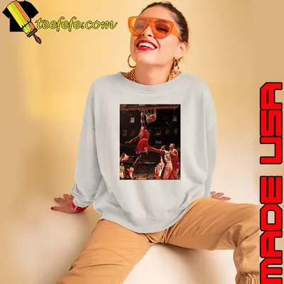Slamdunk of MJ Playing Basketball In Chicago T-Shirt