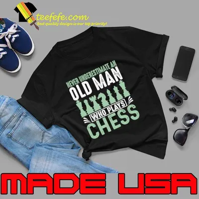 Never Underestimate an old man who plays chess T-Shirt