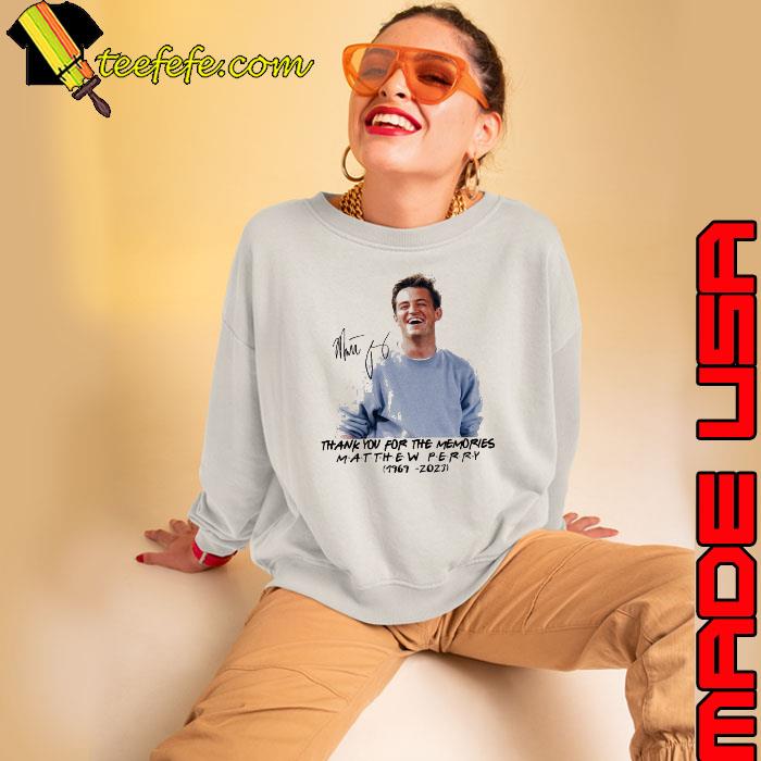 Signature thank you for the memories matthew perry 1969-2023 s Sweatshirt Signature thank you for the memories matthew perry 1969-2023 s Sweatshirt