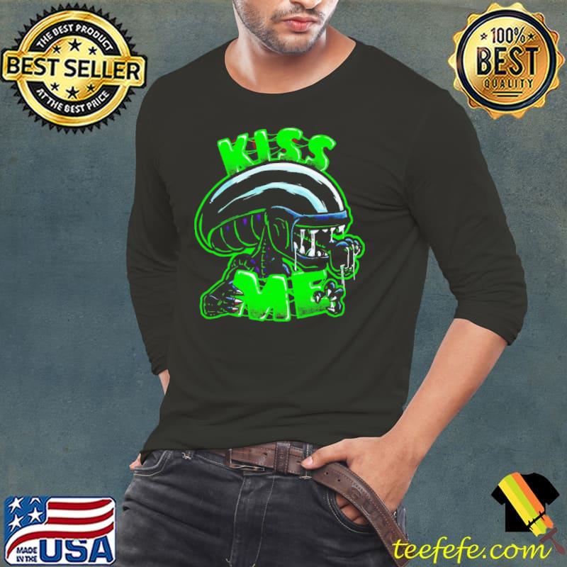 Xenomorph wants a kiss s Long Sleeve Tee Xenomorph wants a kiss s Long Sleeve Tee