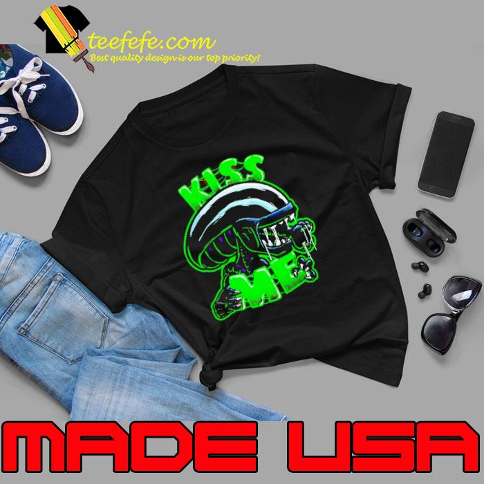 Xenomorph wants a kiss shirt Xenomorph wants a kiss shirt