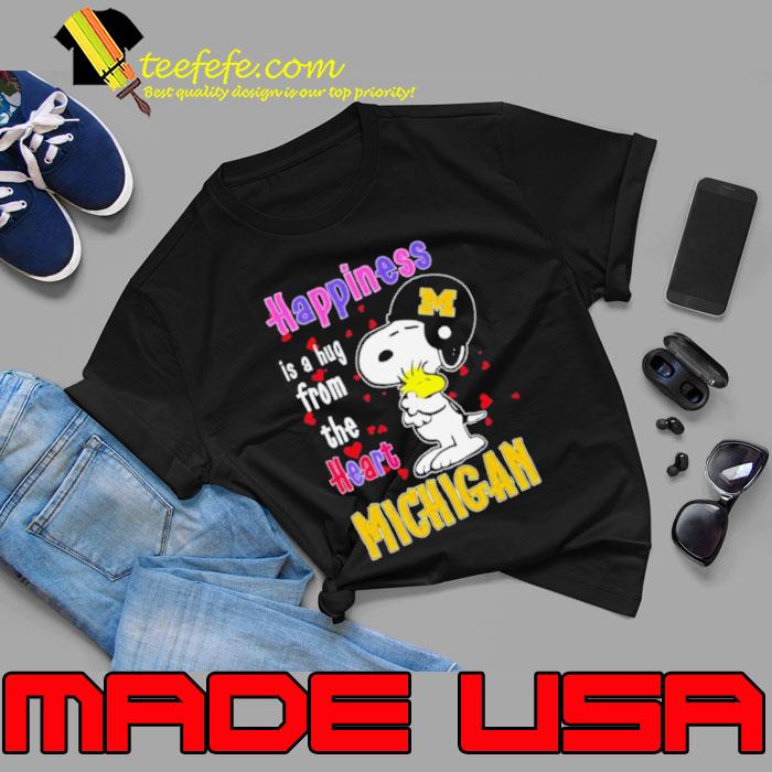Snoopy And Woodstocks Happiness Is A Hug From The Heart Michigan Wolverines Shirt Unisex Snoopy And Woodstocks Happiness Is A Hug From The Heart Michigan Wolverines Shirt Unisex