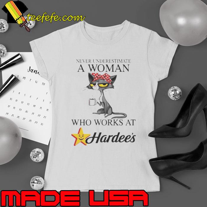 Black Cat Never Underestimate A Woman Who Works At HARDEE’S Shirt Black Cat Never Underestimate A Woman Who Works At HARDEE’S Shirt