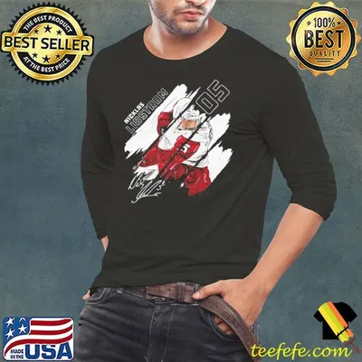 Swedish former professional ice hockey defenceman nicklas lidstrom stripes T-Shirt