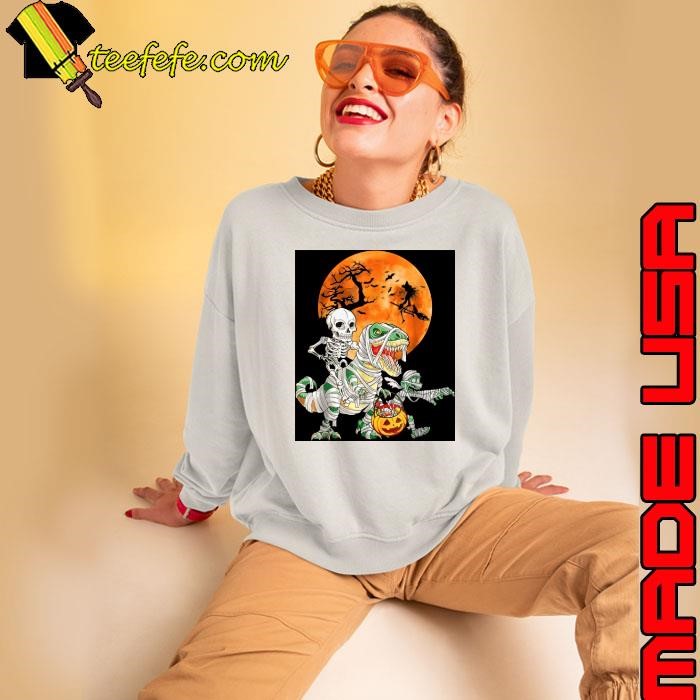Chillin With My Dinosaur Mummies Happy Funny Halloween Sweatshirt