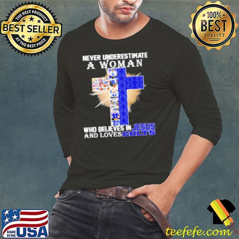 Indianapolis Colts Don'T Never Underestimate A Woman Who Believes In Jesus Shirt