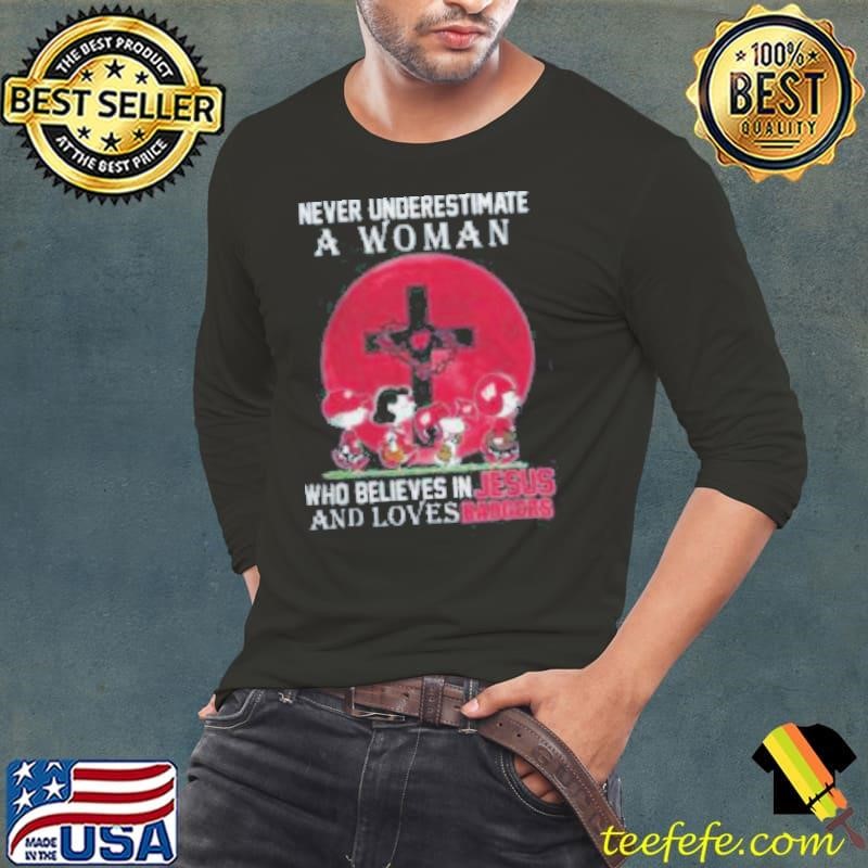 Peanuts Characters Never Underestimate A Woman Who Believes In Jesus And Loves Wisconsin Badgers Long Sleeve Tee