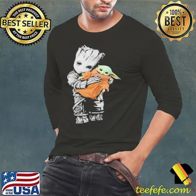 Baby Groot hug Baby Yoda shirt