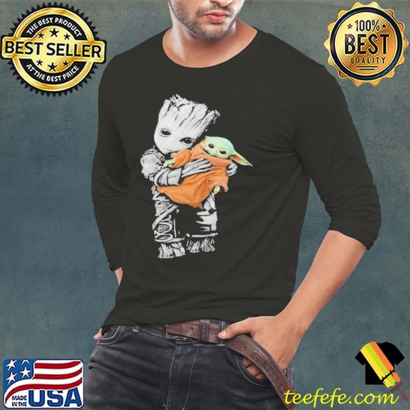 Baby Groot hug Baby Yoda shirt