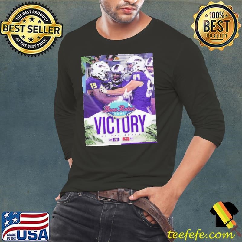 Poster James Madison Dukes vs Western Kentucky Hilltoppers 27 – 17 Score Boca Raton Bowl Victory At The Beach Long Sleeve Tee