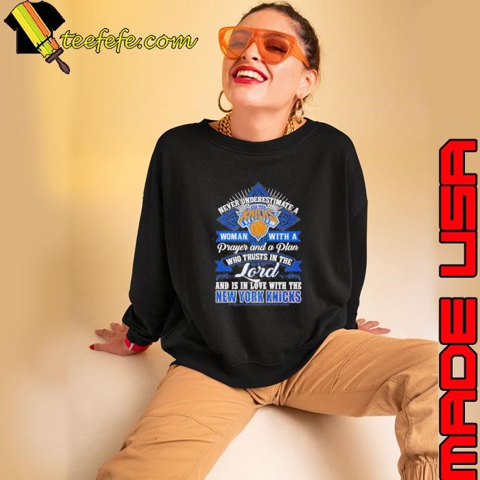 Never Underestimate A Woman With A Prayer And A Plan Who Trusts In Me Lord And Is In Love With The New York Knicks Sweatshirt
