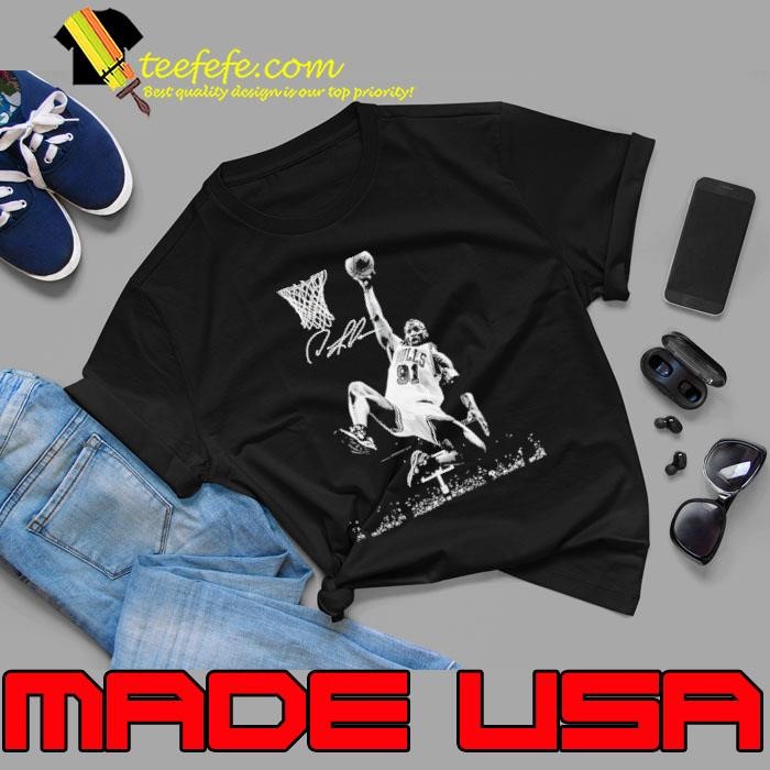 Dennis Rodman Chicago Bulls getting boards signature shirt